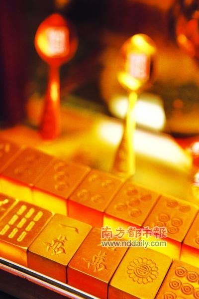 國內(nèi)首套黃銅麻將，此番也亮相奢侈品展。