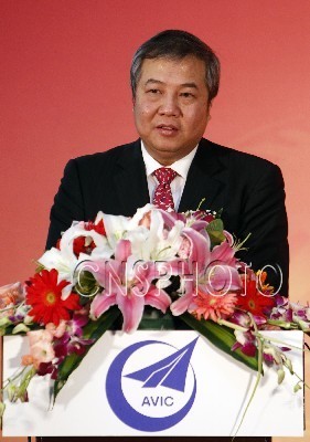 3月3日，中航工業(yè)機電系統(tǒng)有限公司與美國漢勝公司在北京舉行了組建C919大型客機項目電源系統(tǒng)合資公司合同簽字儀式。圖為中國商用飛機有限責任公司副總經(jīng)理、大型客機項目副總指揮、總設計師吳光輝