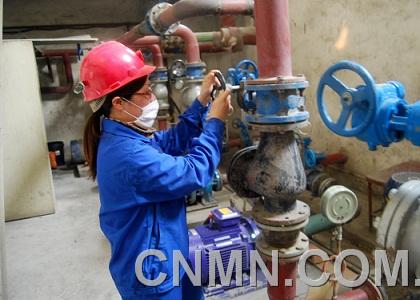 底吹爐冷卻水泵房：調(diào)節(jié)閥門，控制水量